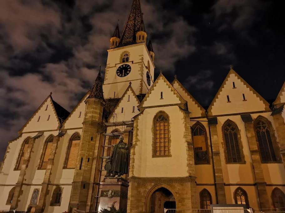 Charming Studio Ideal For Getaways Or Workations In Sibiu'S Medieval City Center Екстер'єр фото
