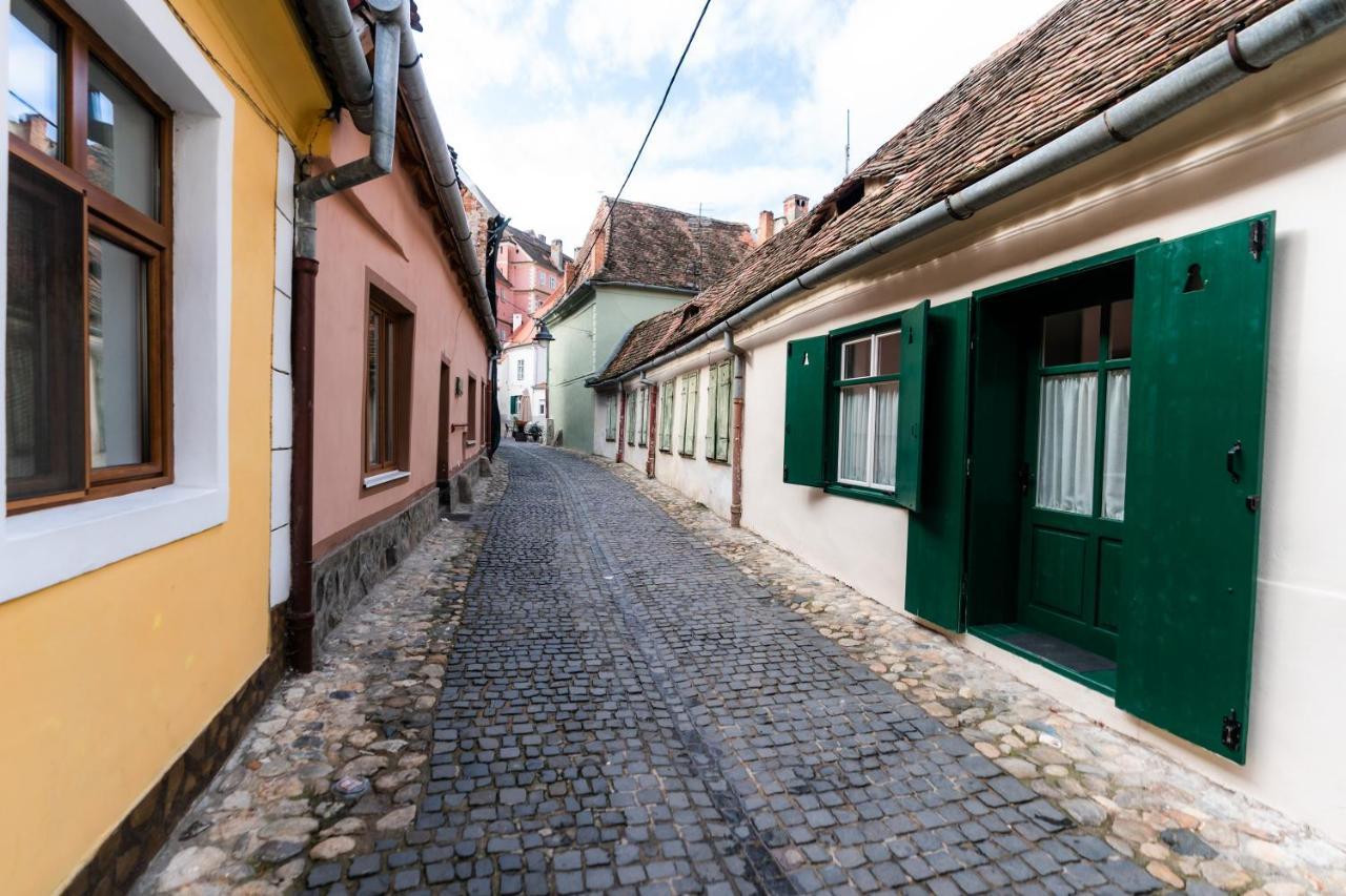 Charming Studio Ideal For Getaways Or Workations In Sibiu'S Medieval City Center Екстер'єр фото